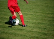 开云棋牌APP-里昂力克切尔西，莱万乌龙送礼法甲新赛季精彩揭幕