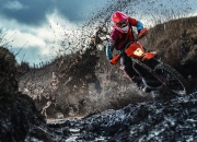 开云棋牌下载-西决生死战焦点战，深圳队火力全开，全面压制湖人