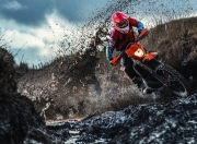 开云官网-英超争冠之夜，卡塞米罗防守端锁死对手，铸就冠军基石