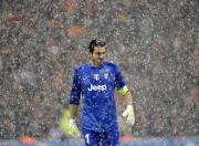 开云棋牌下载-篮网战术压制雷霆，布克成为关键先生