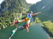 开云棋牌-冰火交锋，莱万生涯之夜照亮加拿大与那不勒斯的足球对话