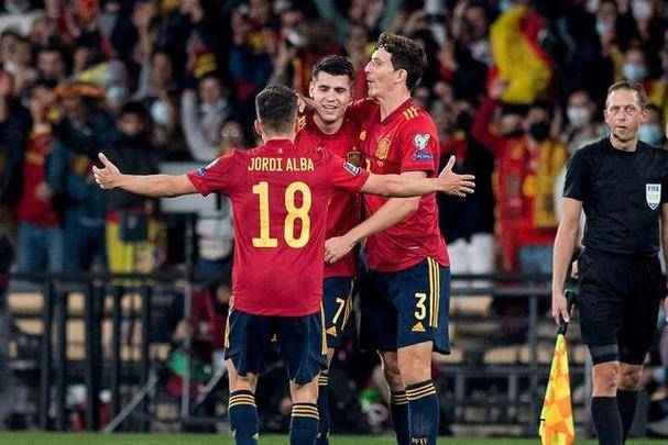 关于伊斯科梅开二度，西班牙队锁定小组第一的信息