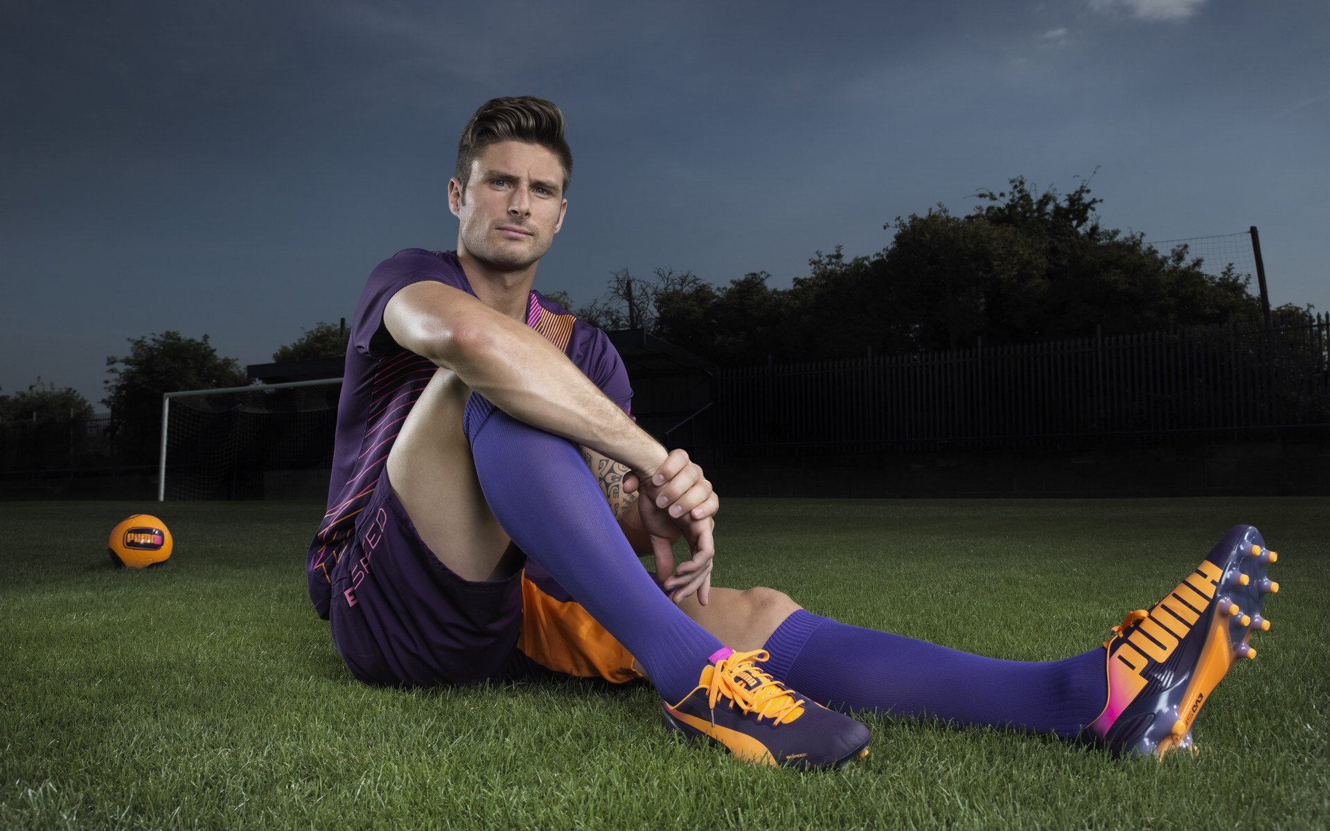 赛场纵横，NBA季后赛鏖战正酣，绿茵场上巴西横扫比利亚雷亚尔