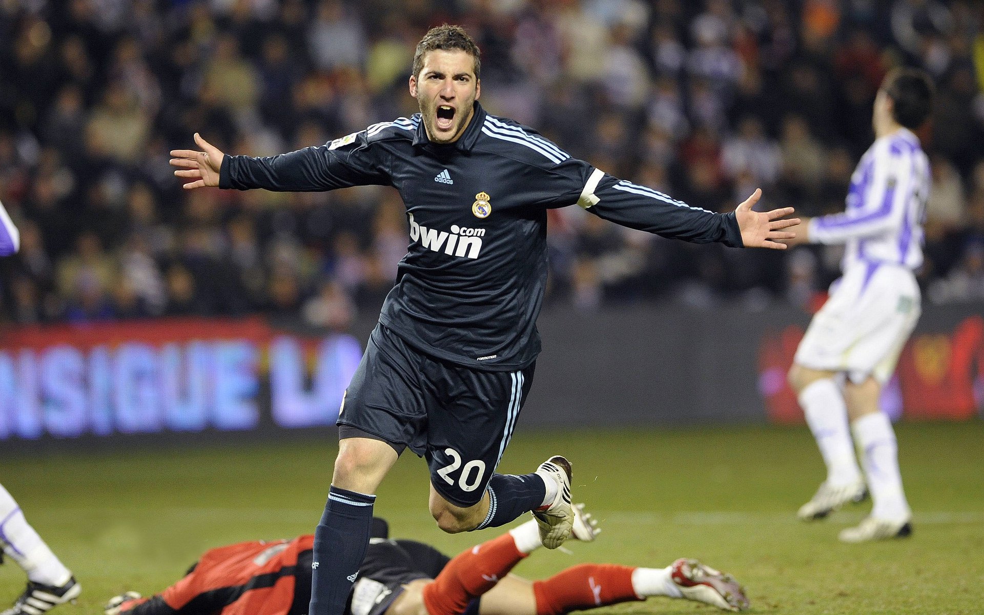 西甲国家德比之夜,加克波独造三球,率队上演逆转传奇