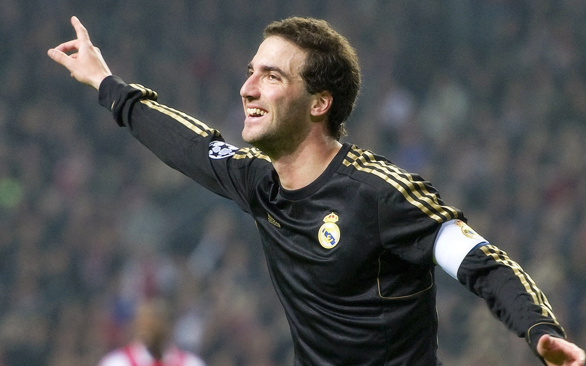 圣西罗的烈焰,内马尔点燃米兰与巴萨的世纪鏖战